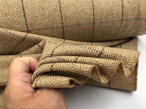Beklædningsuld - sildebensvævet med tern i lys brun